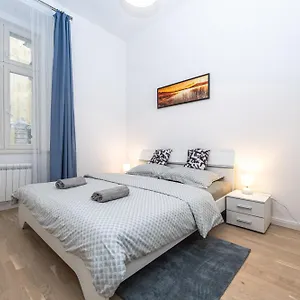 https://stunning-wenceslas-square-apartment.praguehotelsweb.com
